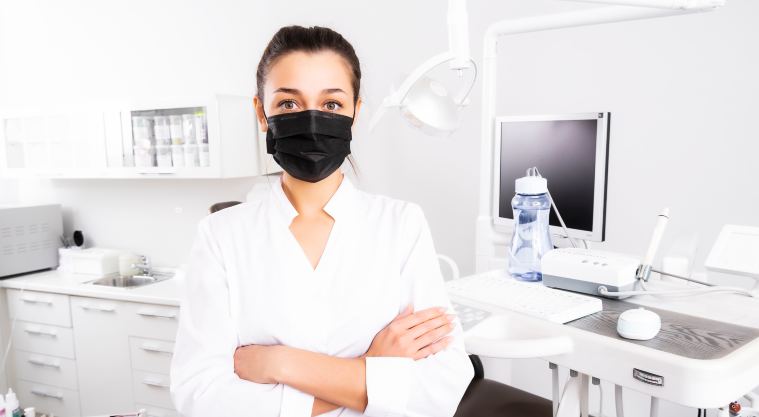 health professional wearing a protective mask in their clinic